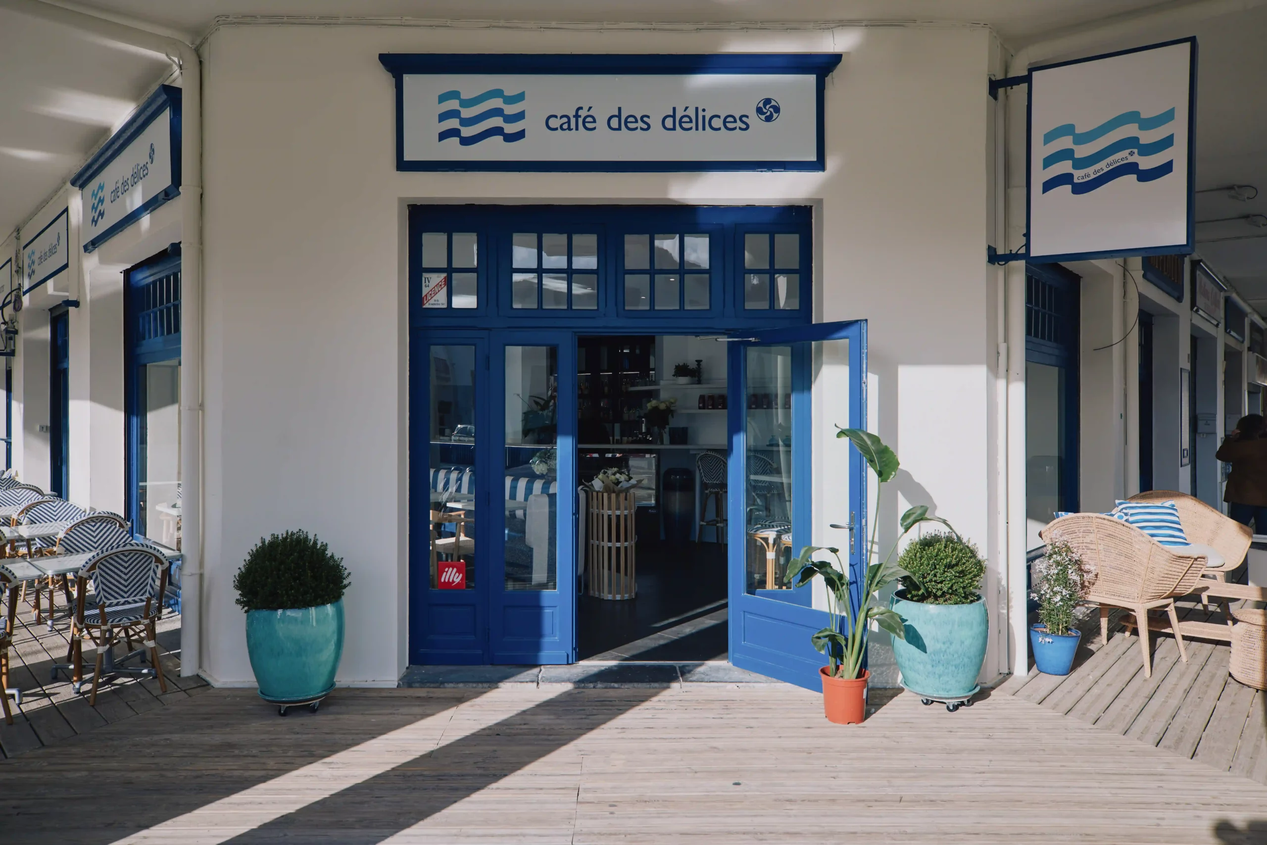 Devanture extérieure - Café des Délices Hendaye